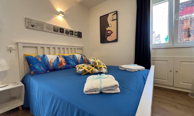 Old Town Apartment | [ Duomo Delight ] + Self Check-in Late