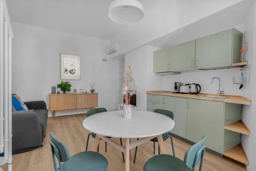 La Fontana Apartment | Duomo-Isola Home design-self check-in