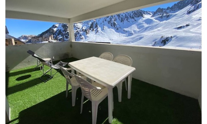 La Mongie Apartment | Duplex 10 pers-View of the runway and swimming pool