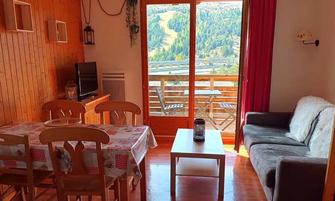 Saint-Etienne-en-Devoluy Apartment | Duplex 2 Rooms for 4 with Pool Access, Ski Storage, and Balcony near Slopes