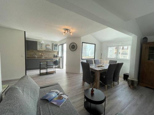 Briancon Apartment | Duplex 3 pièces rénové avec loggia et garage, cœur de Briançon, proche télécabine, 4-6 couchages - FR-1-330C-130