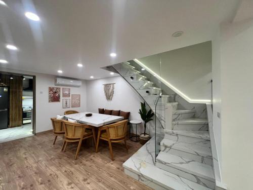 Oula Apartment | Duplex 3Bedroom Apartment Overlooking Giza Zoo Perfect for Families and Friends