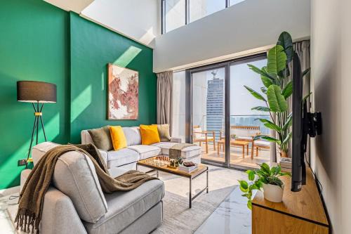 Abu Dhabi Apartment | Duplex - 5 min walk from Cleveland, ADGM & Galleria Mall - 3BDR - Maryah Island & ADGM - Huge Balcony - Full Canal & City Views - Perfect for Families & Groups