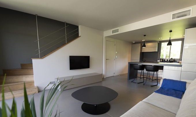 Santa Giulia House | Duplex apartment with private patio Santa Giulia