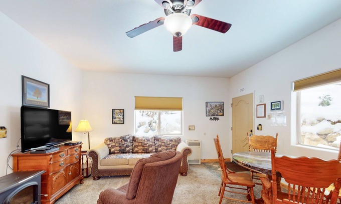 Yosemite West Apartment | Duplex apartment in prime location with Yosemite National Park