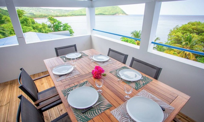 Rifflet Apartment | Duplex Avec vue Panoramique sur la Baie de Grande Anse Avec un Accès Directe mer