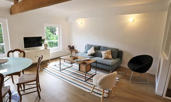 Senlis House | Duplex Downtown Abbaye by La Boîte En Plus