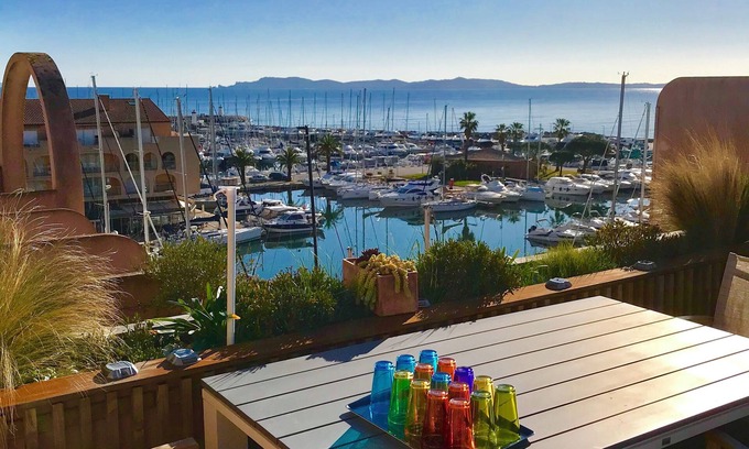 Toulon - Hyeres Apartment | Duplex Exceptionnel Pieds Dans L'eau 200 M2 et 150 M2 de Terrasse vue mer