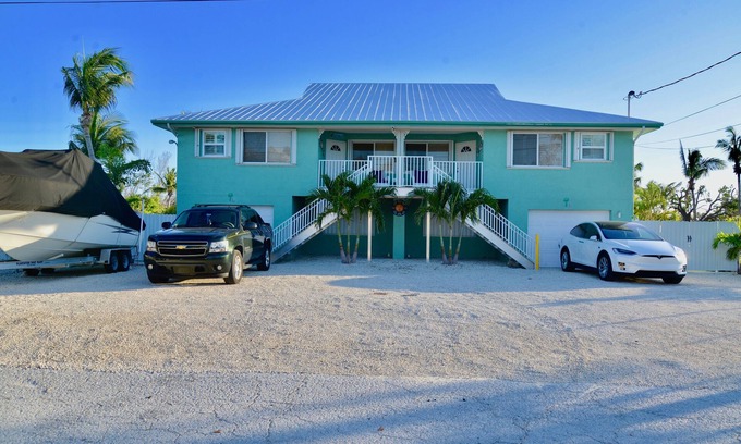 Marathon Villa | DUPLEX IN DUCK KEY 3/2 W/90' Private Dock, Trailer Storage included
