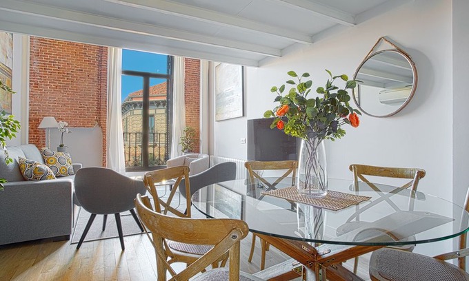 Recoletos Apartment | Duplex in front of Retiro Park. 6 Pax. 2 Bedrooms. 2 bathrooms. Lagasca II