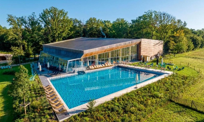 Maubray Villa | Duplex in Tournai with Lake Views
