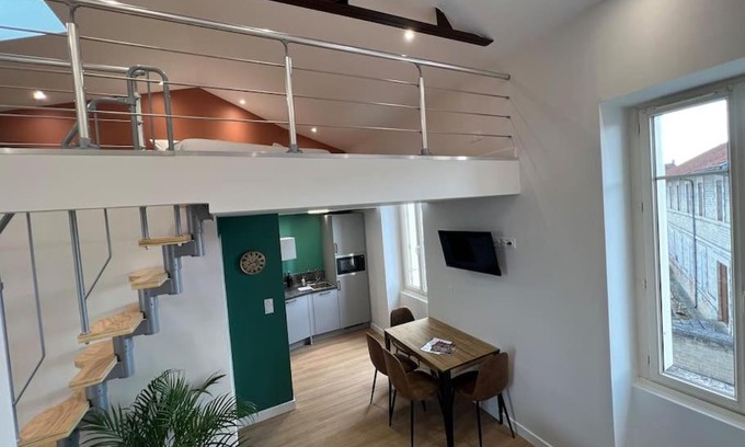 Angouleme Apartment | Duplex type Loft centre ville * clim * WIFI * Haut de gamme *
