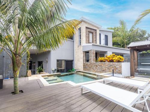 Nelson Bay House | Dutchies Delight 14a Christmas Bush Ave Sparkling Pool, Views, Wi-Fi, Air Con