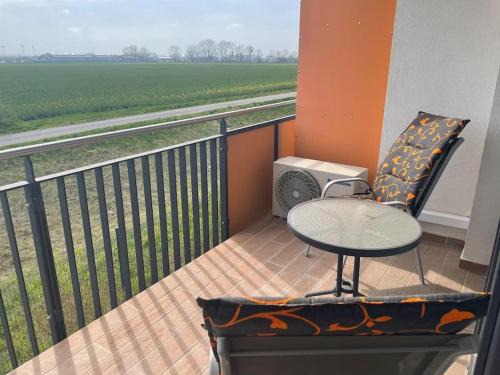 Samorin Apartment | Dvojizbový byt vzdialený 800 m od X Bionic Sphere s dvoma kúpeľňami