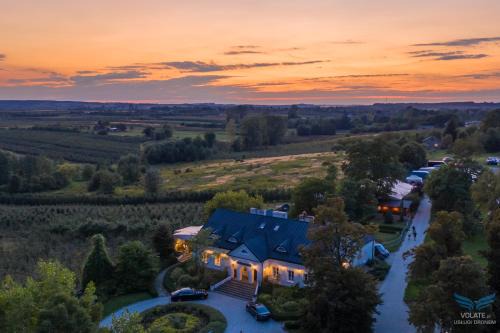 gmina Klimontow Bed & Breakfast | Dwór na Wichrowym Wzgórzu