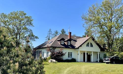 Debina House | Dworek Dębina - Idealny dla Rodzin i Przyjaciół - Wspólna Sala do Biesiadowania , Plaża przyjazna Psom