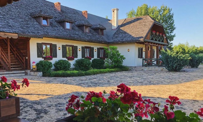 Tarczyn House | Dworek Pod Wiechą