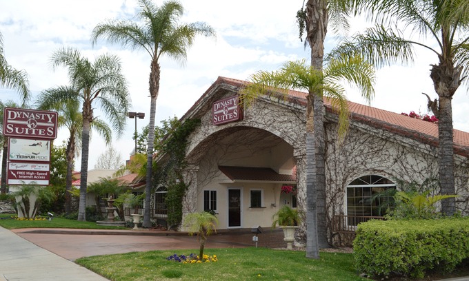 Redlands Hotel | Dynasty Suites Redlands