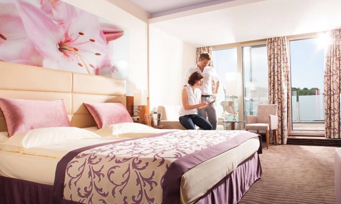 Loipersdorf bei Fuerstenfeld House | DZ Lilie Oder Orchidee - ab 5 Nächte Inkl. Therme - Thermenhotel Vier Jahreszeiten