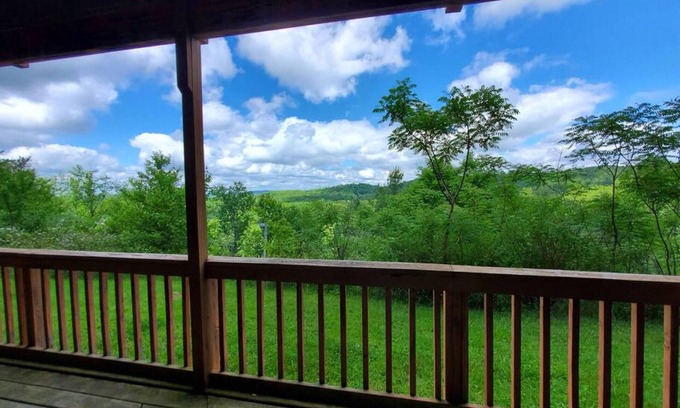 Ghent Condo | E102 · Winterplace Condo Ski in Ski out First Floor E102