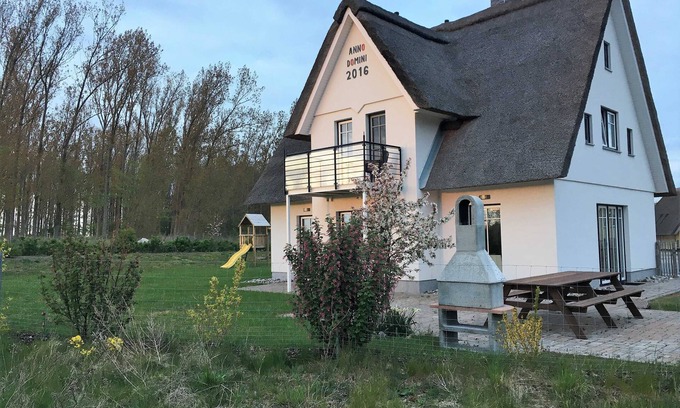 Rerik Apartment | E13 Thatched-roof house MaLeLuV with fireplace & sauna Ostseebad Rerik - 6-room vacation home