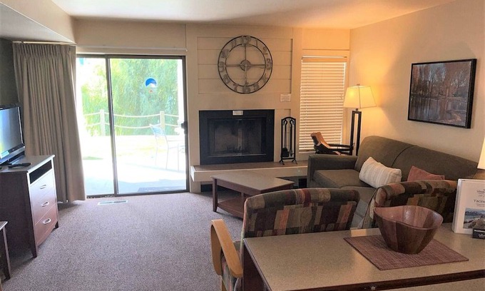 Wapato Point Apartment | E2 Ground Level Poolside with Two Patios