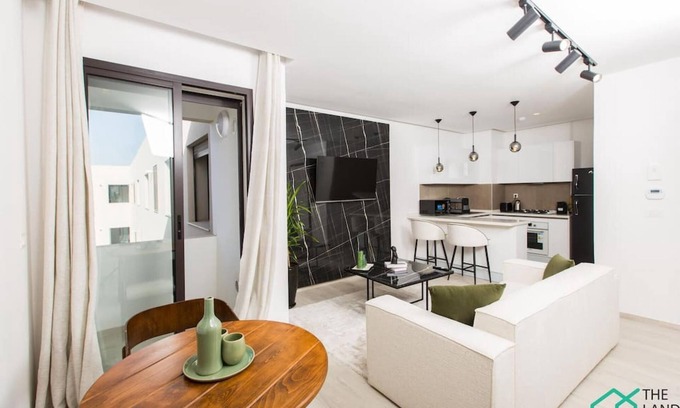 La Marsa Apartment | E24: Grand Luxe tout équipé et central