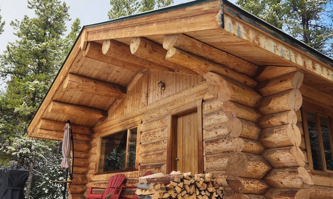 Jasper Cabin | Eagle's Nest Log Cabin, Remote, Off Grid Wilderness location adj Jasper Nat Park