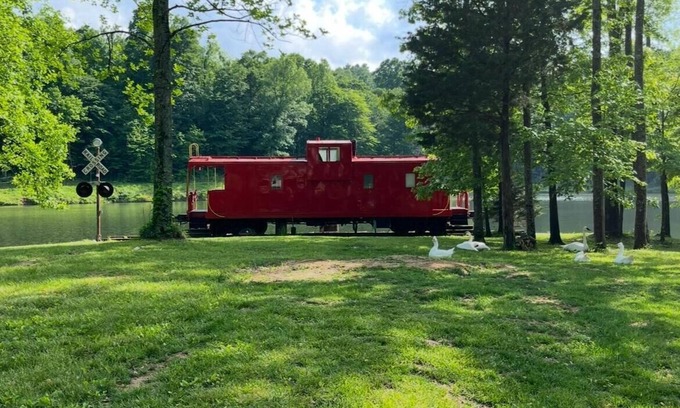 Freedom Bed & Breakfast | Eagle Ranch Railway Retreat