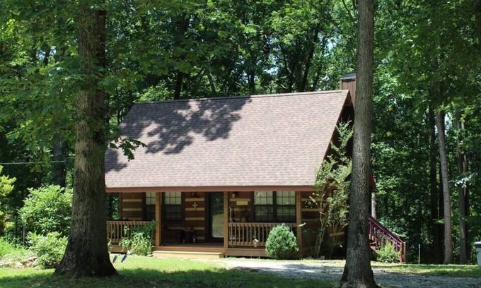 Kingston Springs Cabin | *Eagle's Rest On The Creek*25 mins to Nashville*