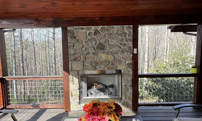 Boone Cabin | Eagle's View Cabin with Hot Tub Minutes From Downtown Boone
