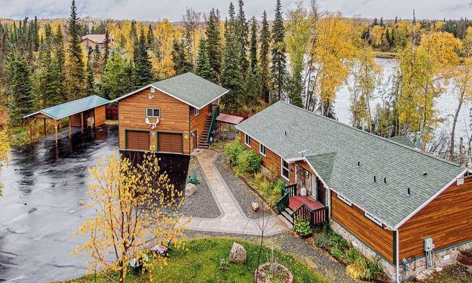 Soldotna House | Eagles Landing on the Kenai River