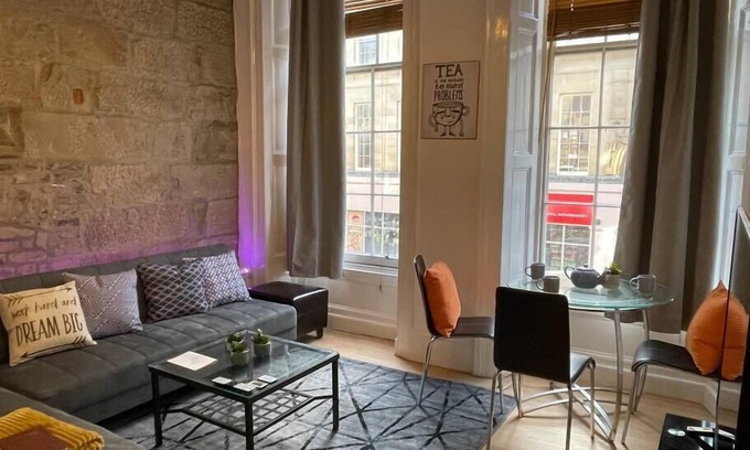 Newcastle-upon-Tyne Condo | Earl Grey flat | Finest tea+Coffee+Board games