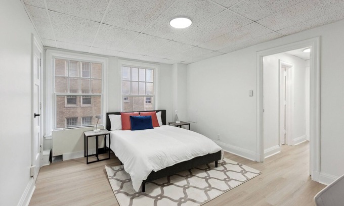 Central Business District Apartment | East 419I Modern Suite I Pool I Gym