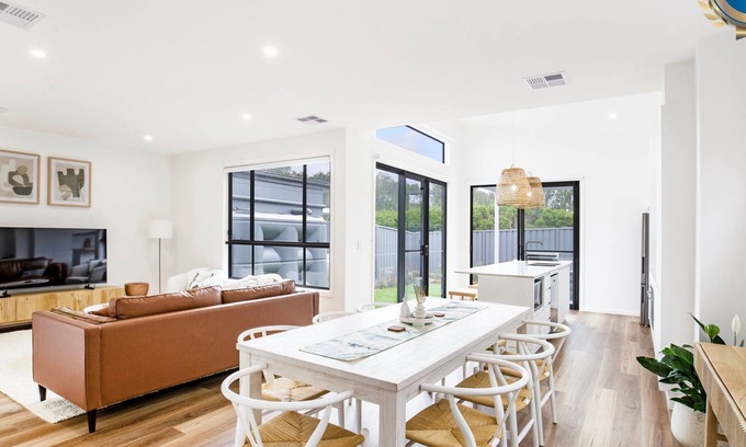 Culburra Beach House | East Side Sands - Pet Friendly - 5 Mins Walk to Beach