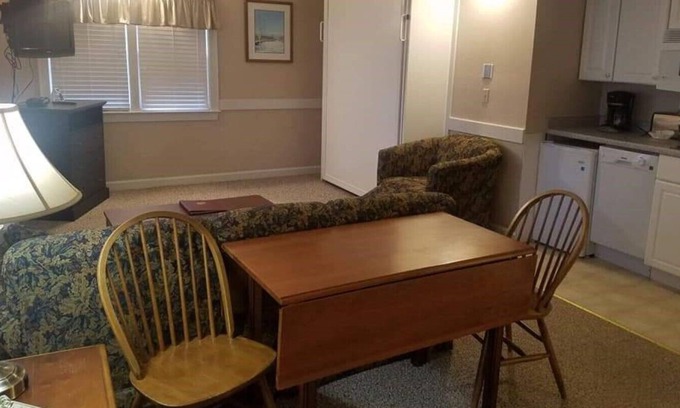 North Conway Resort | Eastern Slope Inn Resort Timeshare Rental July 9th to 16th only. Price reduced!