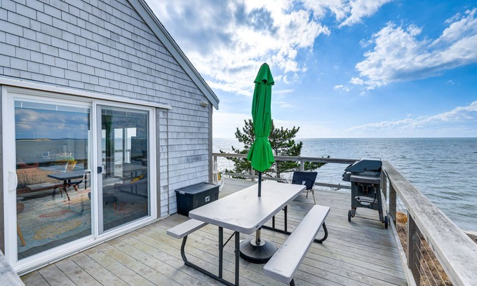 North Eastham Cottage | Eastham Beach House w/Bay Views & Beach Access!