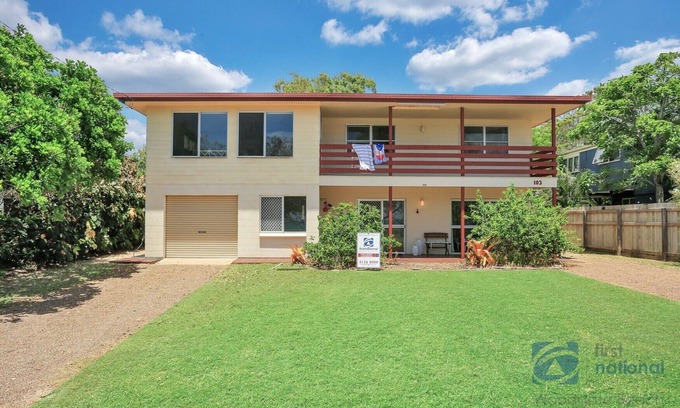 Woodgate House | Easy Living Beach Front Holiday Home!
