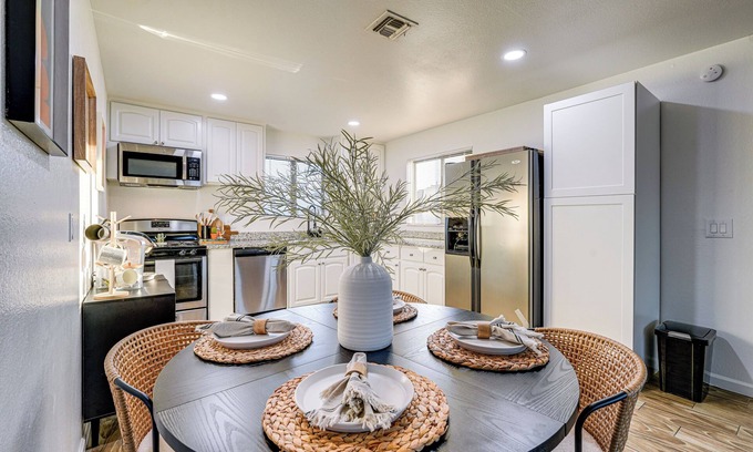 Gilbert Cottage | Easy Walk to Dtwn Gilbert, Family-friendly Oasis!