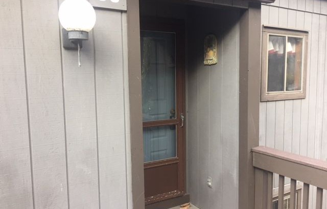 Village at Camelback House | Easy Walk to the slopes! 3 Bedroom 2 bath town-home sleeps 8 guests!!