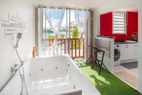 Pointe-a-Pitre Apartment | EBT House, appartement, jacuzzi vue mer, 10 min aéroport et port