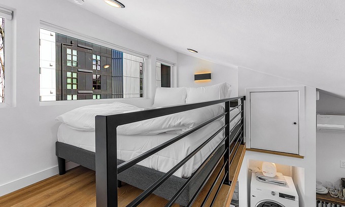 Columbia City Apartment | Echo Loft: A Modern Escape