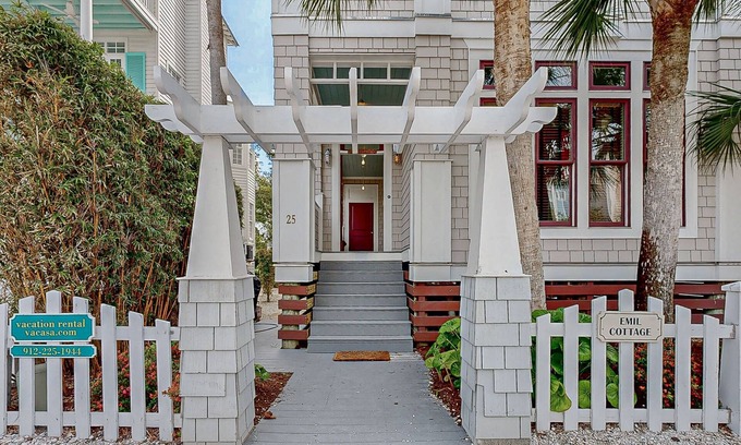 Saint Simons Island Cottage | Eclectic, airy beach cottage w/partial ocean view, private W/D, and pool access