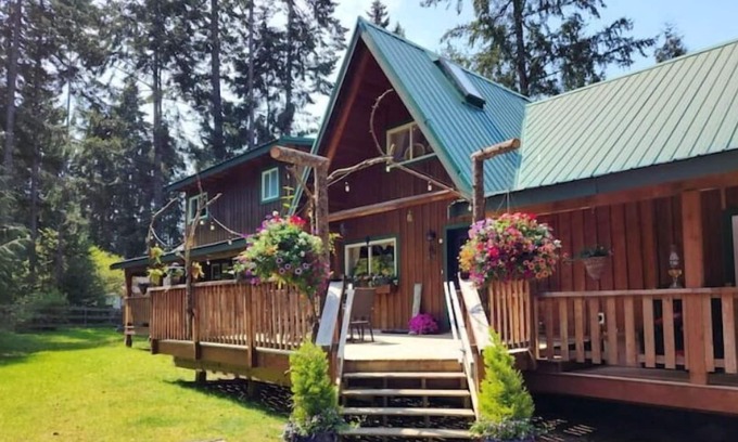 Regional District of Nanaimo House | Eclectic Boho Farm Lodge Secluded and Rustic
