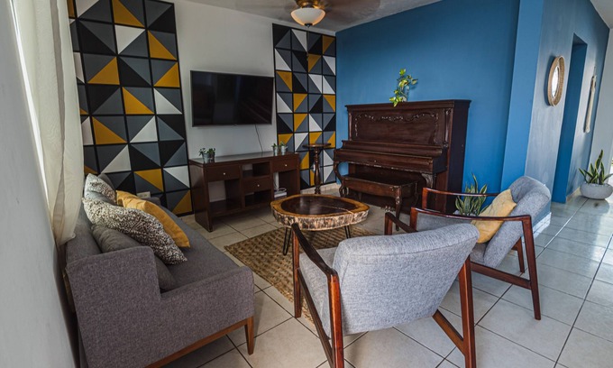 Merida House | ECLECTIC House w/3BR AC, Pool & Great LOCATION!