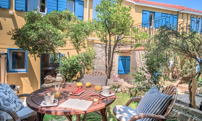 Lumbarda Apartment | Eco Aparthotel The Dreamers' Club - Garden for 4