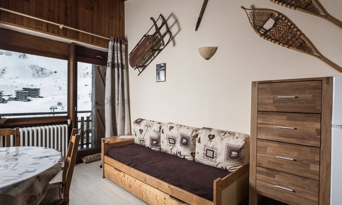 Les Almes Apartment | Eco Apartment with Balcony · Near Slopes & Shops · WiFi · Pets Allowed