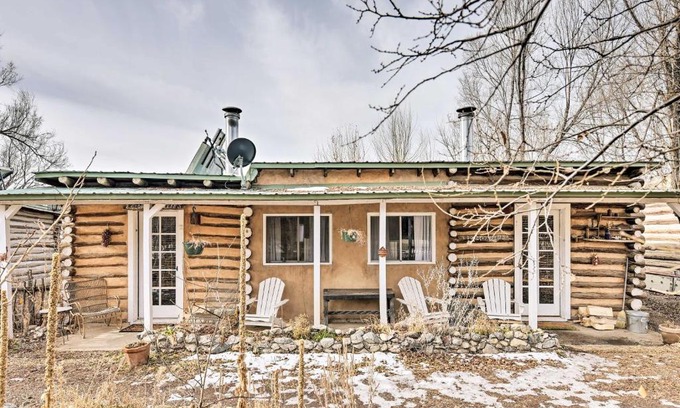 San Cristobal Apartment | Eco Cabin w/ Hot Tub Access - 16 Mi to Taos!