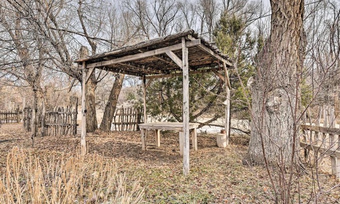 San Cristobal House | Eco Cabin w/ Mtn View - Near Taos Ski & Town!