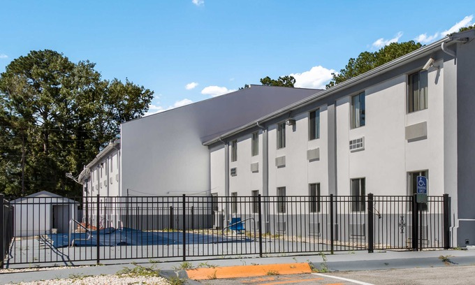 Havelock Hotel | Econo Lodge Cherry Point